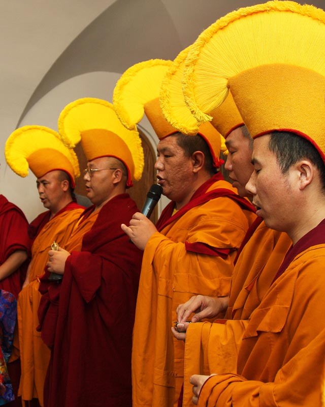Обертонное горловое песнопение в исполнении монахов тибетского монастыря Дрепунг Гоманг Дацан
