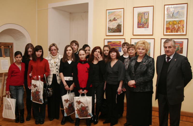 Участники выставки детского рисунка