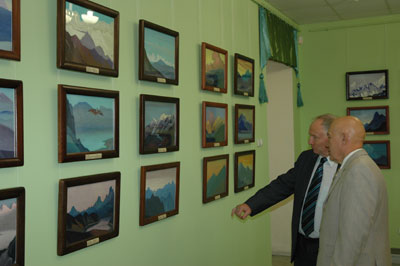 на выставке картин Н.К.Рериха в Барнауле