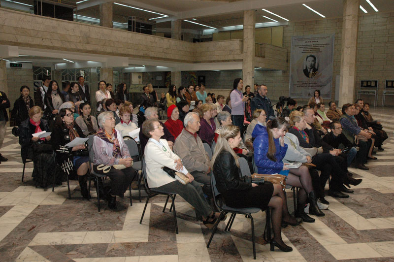 На открытии международного выставочного проекта «Пакт Рериха. История и современность» в Алматы