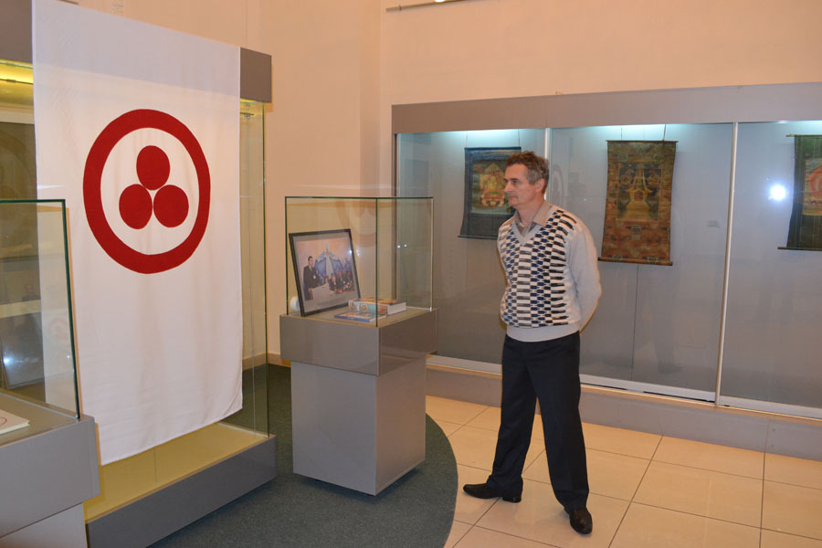 На выставке картин Н.К. Рериха в Челябинском музее изобразительных искусств