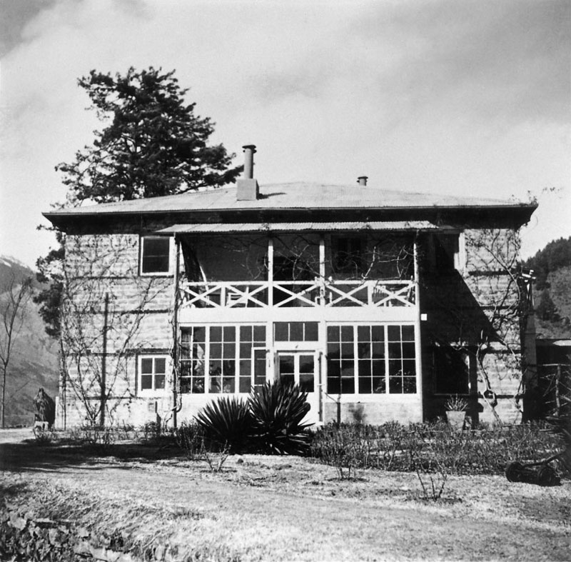 Рис. 44. Так выглядел дом Рерихов в Наггаре на время покупки. 1929 г.