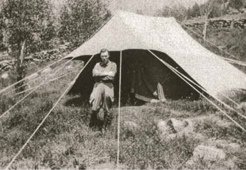 Ю.Н. Рерих в лагере в Кайлонге. Лахул. Сентябрь 1931 г.
