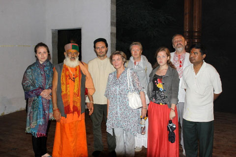 Сотрудники ММТР и гости с Садху Свами Атуланандой