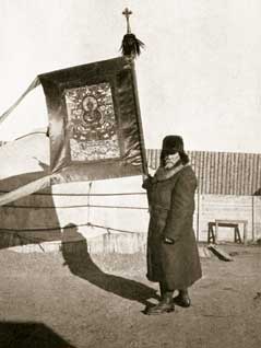 Н.К.Рерих с тханкой Шамбалы. Монголия. 1927