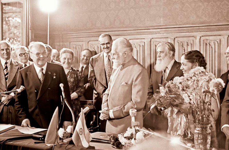 Церемония вручения Святославу Николаевичу Рериху диплома Почетного члена АХ СССР. Москва, 7 июня 1978