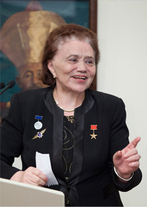 Попович Марина Лаврентьевна, вице-президент МЦР, Герой Социалистического Труда, военный летчик-испытатель 1-го класса