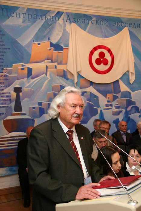 В.М.Плоских, вице-президент АН Кыргызстана, академик