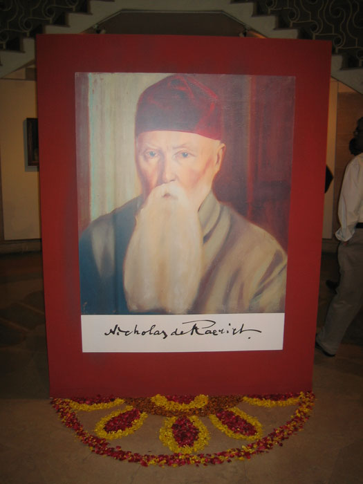 Портрет Н.К.Рериха при входе на выставку