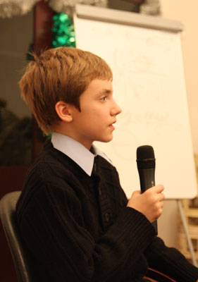 Лев Бондарев выступает на научном семинаре ОНЦ КМ