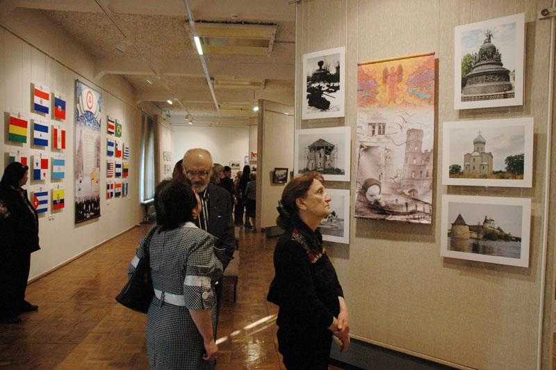 Фотовыставка, посвященная Пакту Рериха, в Мурманском областном художественном музее