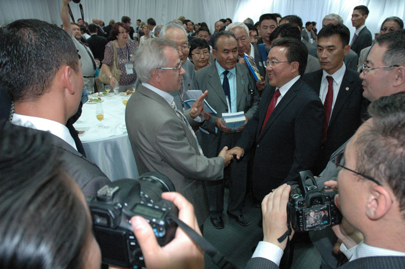 Заместитель генерального директора Музея имени Н.К. Рериха В.В. Фролов на торжественном приёме у Президента Монголии