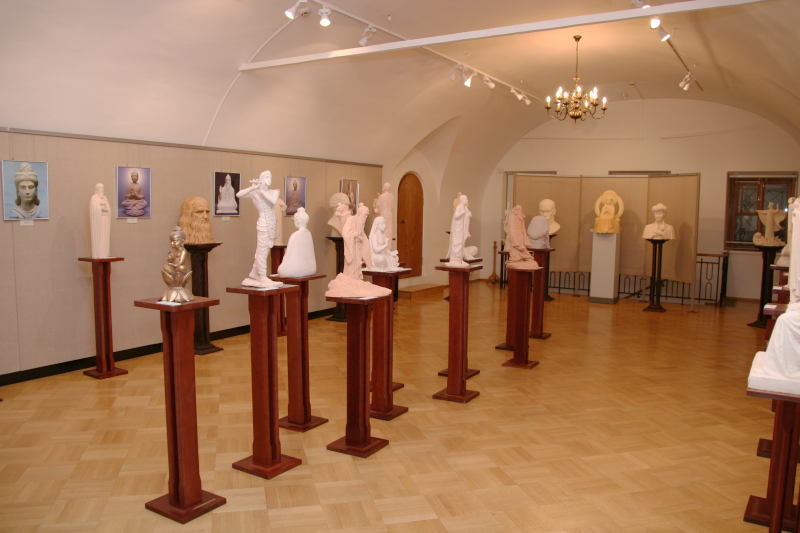 Персональная выставка скульптора Алексея Леонова в МЦР