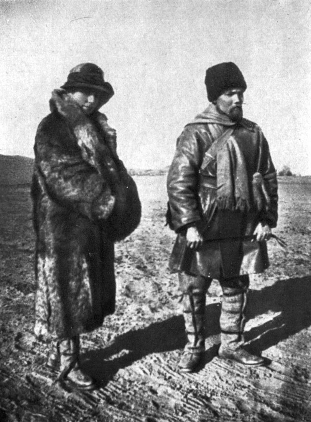 Е. И. Рерих и Ю.Н. Рерих в Центрально-Азиатской экспедиции