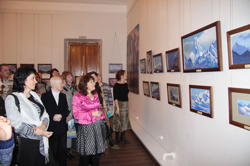 На выставке картин Н.К. и С.Н. Рерихов в г. Пенза
