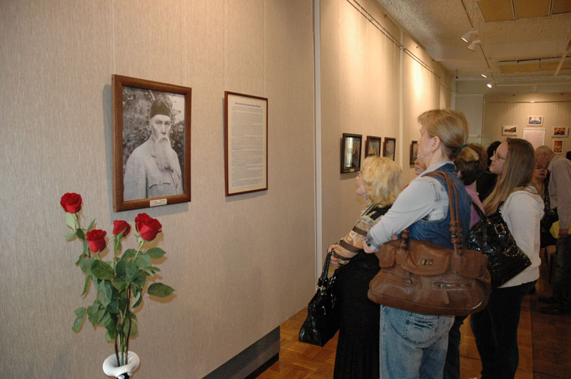 На выставке картин Н.К. Рериха в Мурманском областном художественном музее