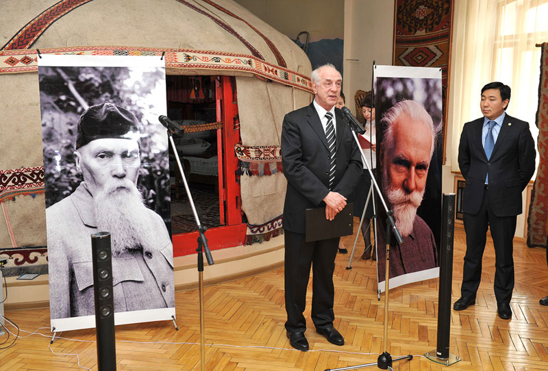 Открытие выставки картин Н.К. Рериха и С.Н.Рериха в Восточно-казахстанском областном архитектурно-этнографическом и природно-ландшафтном музее-заповеднике