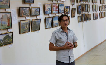 Александр Богданов открывает выставку