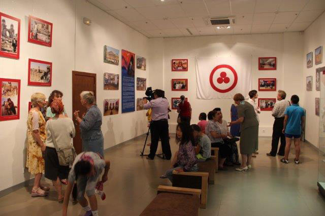 На открытии выставки по Пакту Рериха в Горно-Алтайске