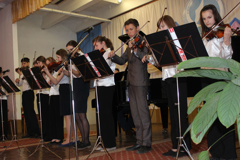 Приветственное выступление ансамбля скрипачей Брестской гимназии №4