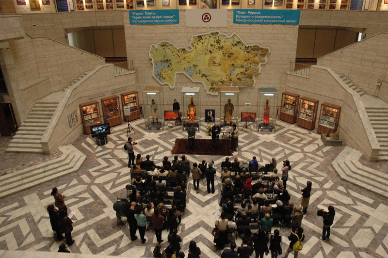 На открытии международного выставочного проекта «Пакт Рериха. История и современность» в Алматы