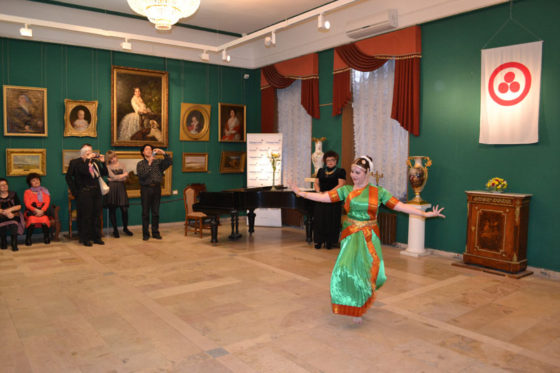 На открытии юбилейной выставки картин Н.К. Рериха в г. Балаково