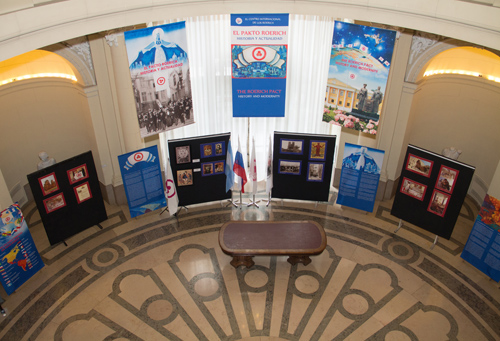 Общий вид выставки в Зале Славы законодательного собрания Буэнос-Айреса