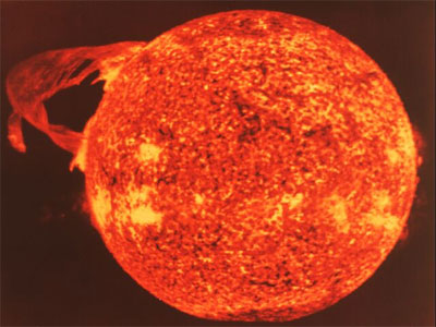 Протуберанец энергии от солнца &ndash; снимок космического телескопа Хаббл