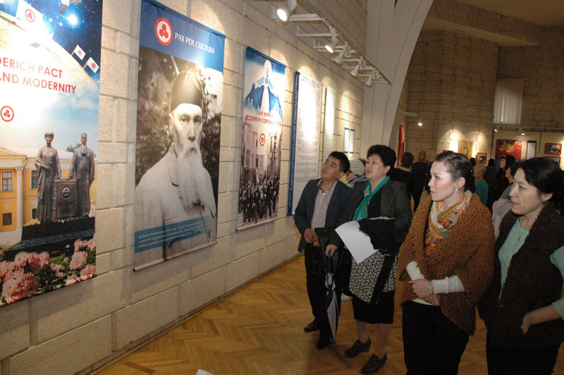 На выставке «Пакт Рериха. История и современность» в Центральном Государственном музее Республики Казахстан