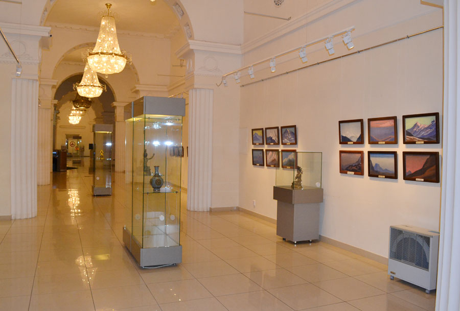 Экспозиция картин Н.К. Рериха в Челябинском музее изобразительных искусств