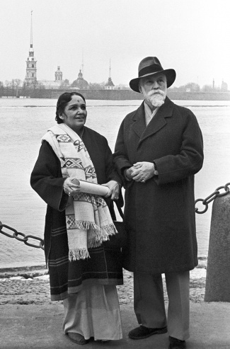  Святослав Рерих и его супруга, индийская актриса Девика Рани